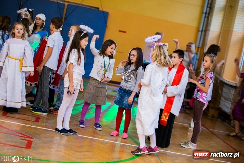Zdjęcie w galerii na portalu naszraciborz.pl: Bal wszystkich świętych w SP 13 wiadomości z regionu