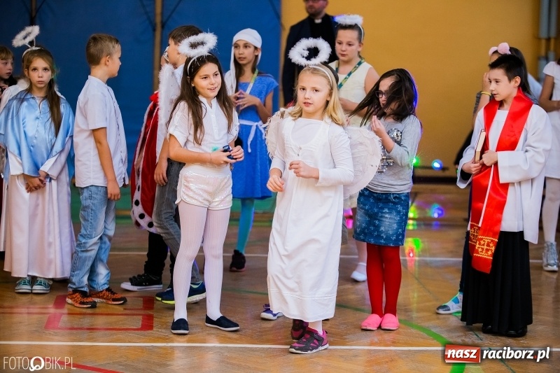 Zdjęcie w galerii na portalu naszraciborz.pl: Bal wszystkich świętych w SP 13 wiadomości z regionu
