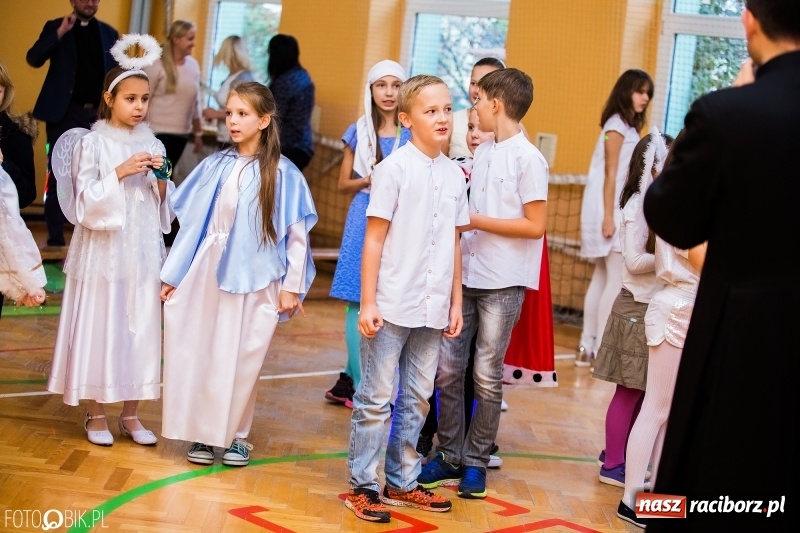 Zdjęcie w galerii na portalu naszraciborz.pl: Bal wszystkich świętych w SP 13 wiadomości z regionu