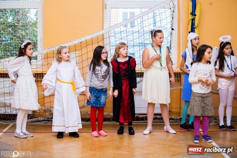 Zdjęcie w galerii na portalu naszraciborz.pl: Bal wszystkich świętych w SP 13 wiadomości z regionu