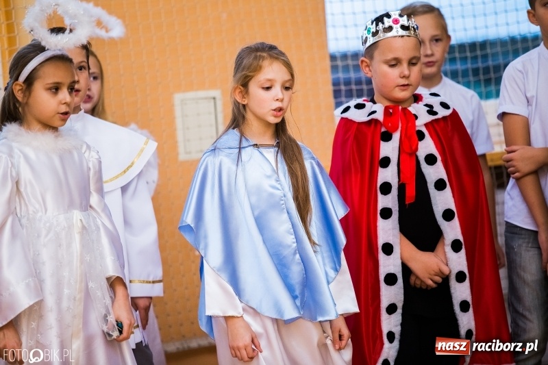 Zdjęcie w galerii na portalu naszraciborz.pl: Bal wszystkich świętych w SP 13 wiadomości z regionu