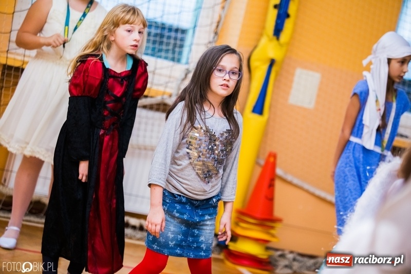 Zdjęcie w galerii na portalu naszraciborz.pl: Bal wszystkich świętych w SP 13 wiadomości z regionu