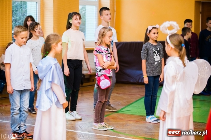 Zdjęcie w galerii na portalu naszraciborz.pl: Bal wszystkich świętych w SP 13 wiadomości z regionu