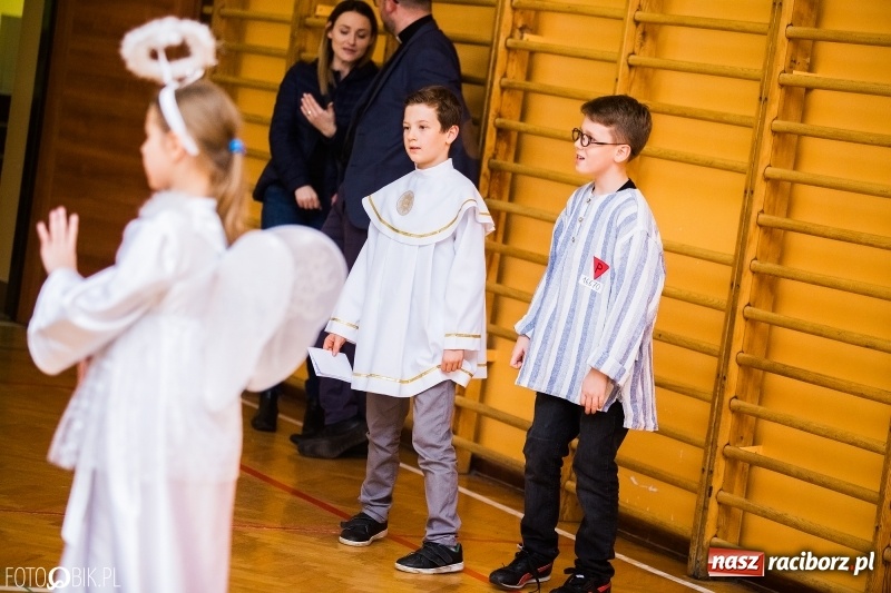Zdjęcie w galerii na portalu naszraciborz.pl: Bal wszystkich świętych w SP 13 wiadomości z regionu