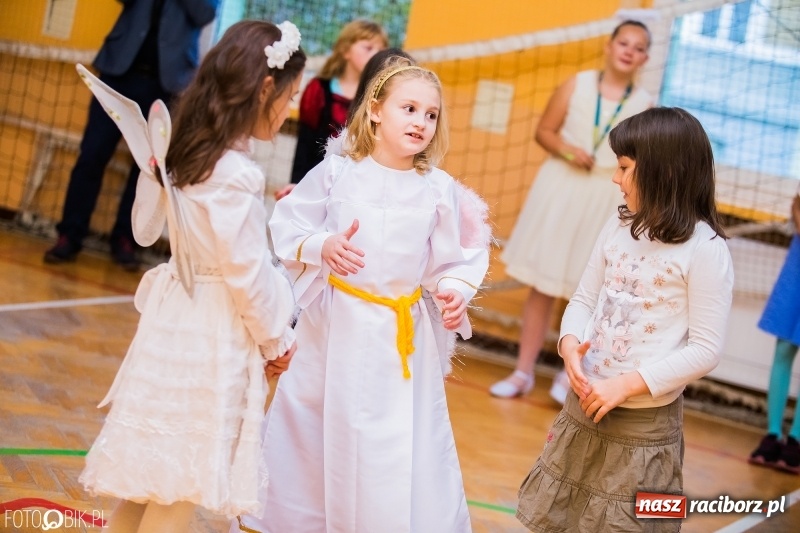 Zdjęcie w galerii na portalu naszraciborz.pl: Bal wszystkich świętych w SP 13 wiadomości z regionu