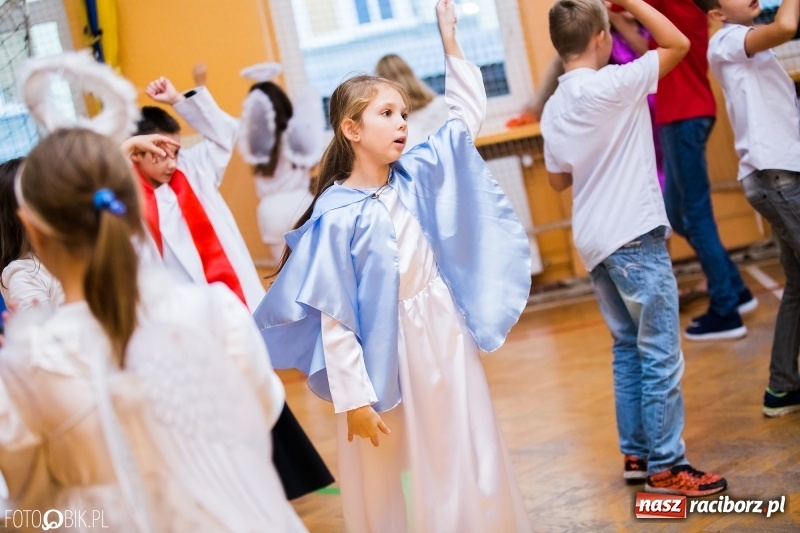 Zdjęcie w galerii na portalu naszraciborz.pl: Bal wszystkich świętych w SP 13 wiadomości z regionu