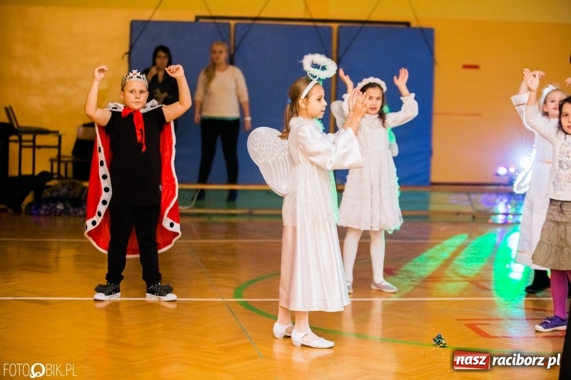 Zdjęcie w galerii na portalu naszraciborz.pl: Bal wszystkich świętych w SP 13 wiadomości z regionu