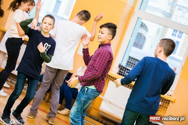 Zdjęcie w galerii na portalu naszraciborz.pl: Bal wszystkich świętych w SP 13 wiadomości z regionu