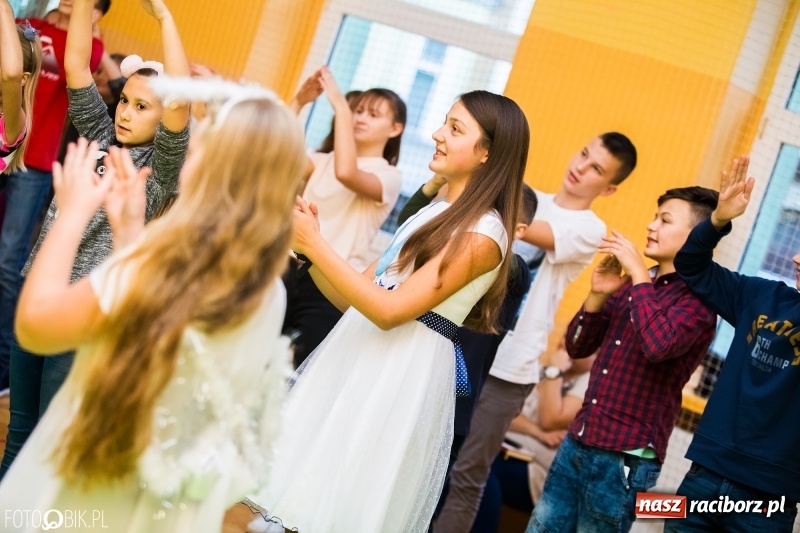 Zdjęcie w galerii na portalu naszraciborz.pl: Bal wszystkich świętych w SP 13 wiadomości z regionu