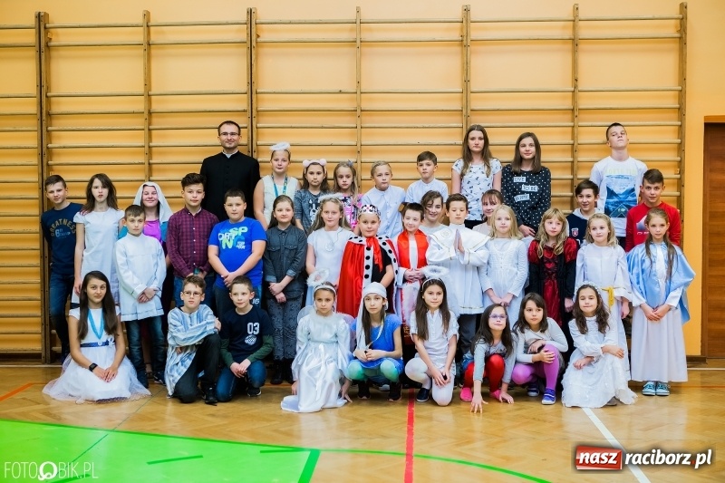 Zdjęcie w galerii na portalu naszraciborz.pl: Bal wszystkich świętych w SP 13 wiadomości z regionu
