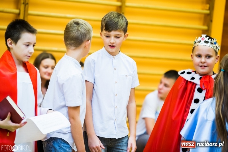 Zdjęcie w galerii na portalu naszraciborz.pl: Bal wszystkich świętych w SP 13 wiadomości z regionu