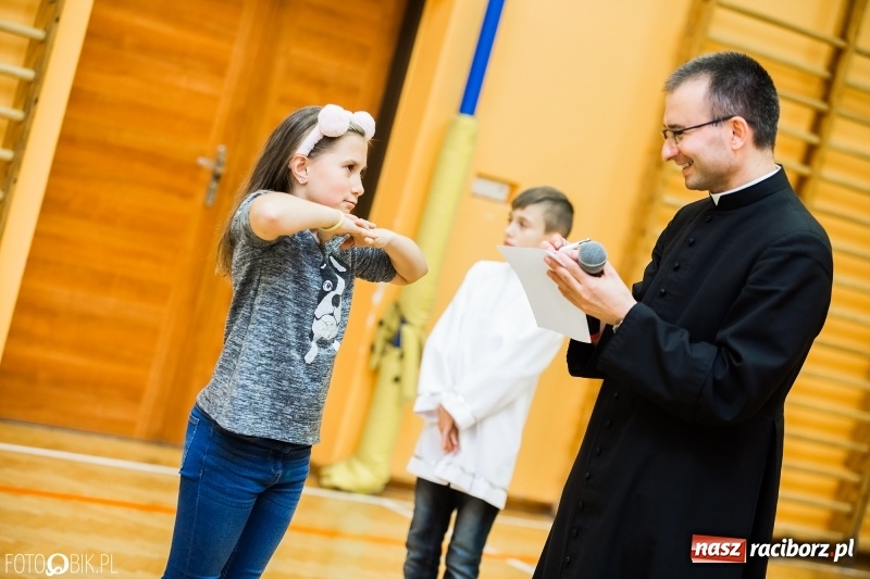 Zdjęcie w galerii na portalu naszraciborz.pl: Bal wszystkich świętych w SP 13 wiadomości z regionu