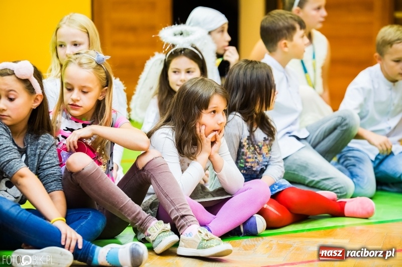 Zdjęcie w galerii na portalu naszraciborz.pl: Bal wszystkich świętych w SP 13 wiadomości z regionu