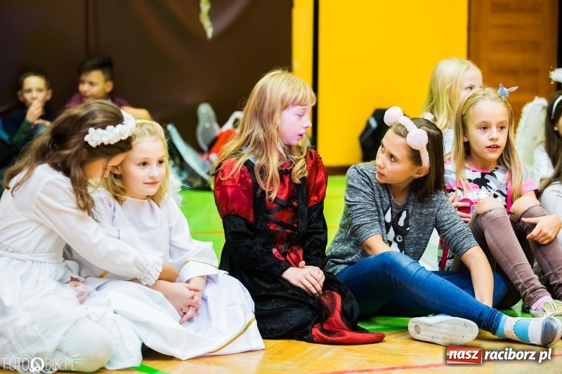 Zdjęcie w galerii na portalu naszraciborz.pl: Bal wszystkich świętych w SP 13 wiadomości z regionu