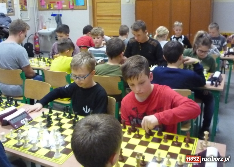 Zdjęcie w galerii na portalu naszraciborz.pl: Turniej szachowy DFK w Tworkowie wiadomości z regionu