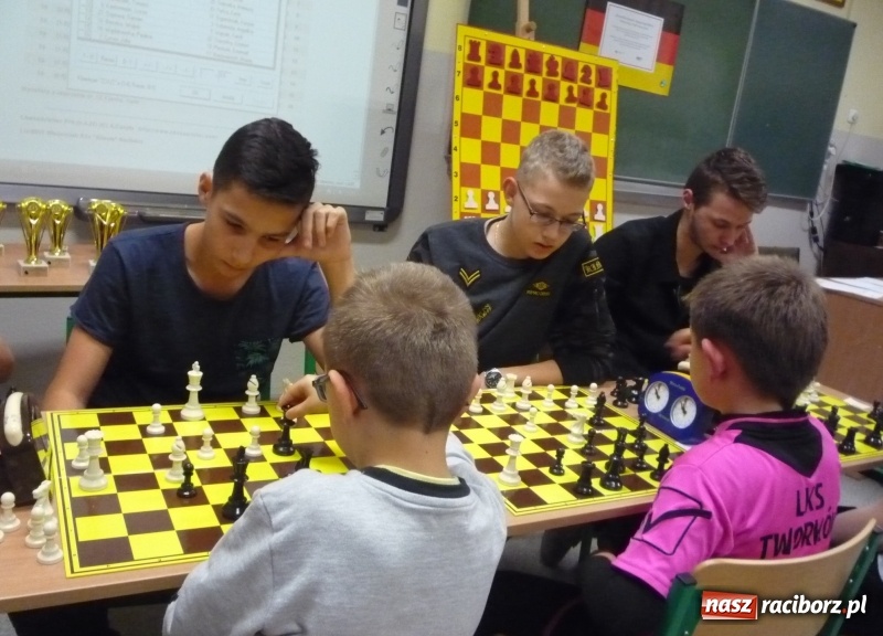 Zdjęcie w galerii na portalu naszraciborz.pl: Turniej szachowy DFK w Tworkowie wiadomości z regionu