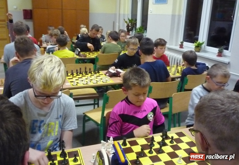 Zdjęcie w galerii na portalu naszraciborz.pl: Turniej szachowy DFK w Tworkowie wiadomości z regionu