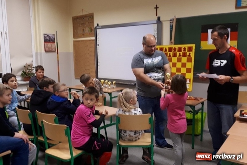 Zdjęcie w galerii na portalu naszraciborz.pl: Turniej szachowy DFK w Tworkowie wiadomości z regionu