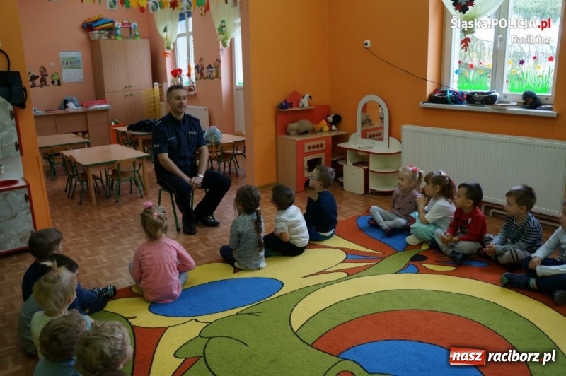 Zdjęcie w galerii na portalu naszraciborz.pl: Policjanci odwiedzili kolejne raciborskie przedszkola  wiadomości z regionu