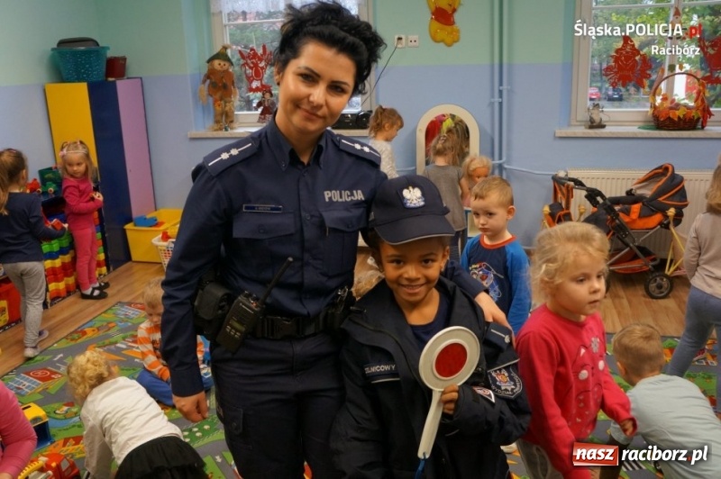 Zdjęcie w galerii na portalu naszraciborz.pl: Policjanci odwiedzili kolejne raciborskie przedszkola  wiadomości z regionu