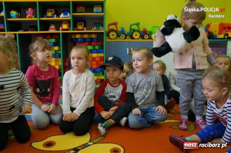 Zdjęcie w galerii na portalu naszraciborz.pl: Policjanci odwiedzili kolejne raciborskie przedszkola  wiadomości z regionu