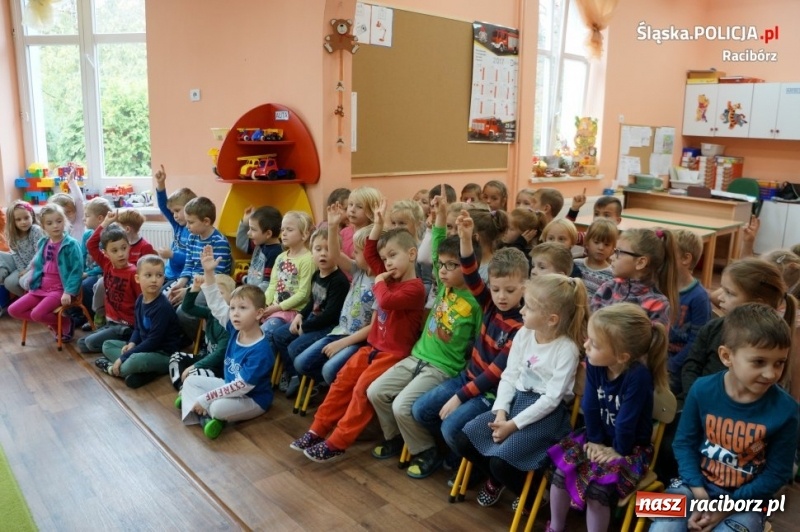 Zdjęcie w galerii na portalu naszraciborz.pl: Policjanci odwiedzili kolejne raciborskie przedszkola  wiadomości z regionu