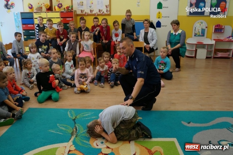 Zdjęcie w galerii na portalu naszraciborz.pl: Policjanci odwiedzili kolejne raciborskie przedszkola  wiadomości z regionu