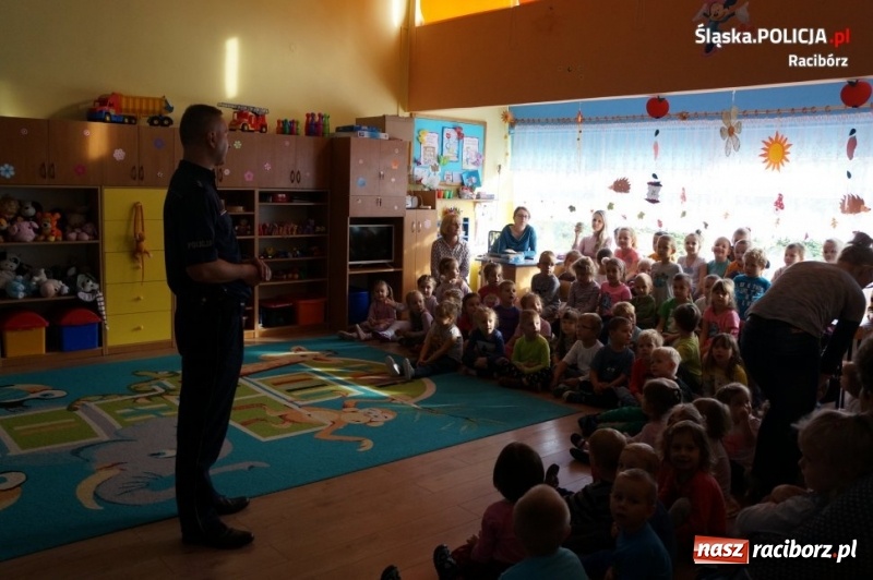 Zdjęcie w galerii na portalu naszraciborz.pl: Policjanci odwiedzili kolejne raciborskie przedszkola  wiadomości z regionu