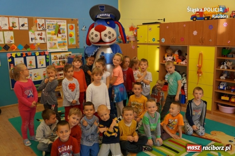 Zdjęcie w galerii na portalu naszraciborz.pl: Policjanci odwiedzili kolejne raciborskie przedszkola  wiadomości z regionu