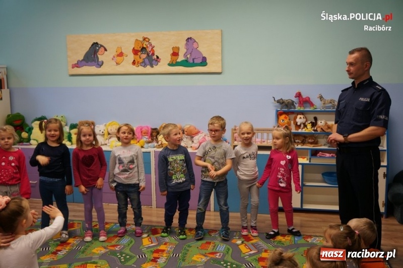 Zdjęcie w galerii na portalu naszraciborz.pl: Policjanci odwiedzili kolejne raciborskie przedszkola  wiadomości z regionu