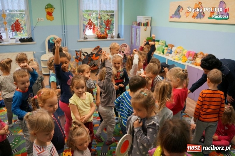 Zdjęcie w galerii na portalu naszraciborz.pl: Policjanci odwiedzili kolejne raciborskie przedszkola  wiadomości z regionu