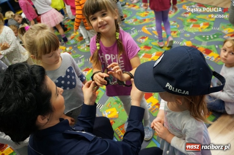 Zdjęcie w galerii na portalu naszraciborz.pl: Policjanci odwiedzili kolejne raciborskie przedszkola  wiadomości z regionu