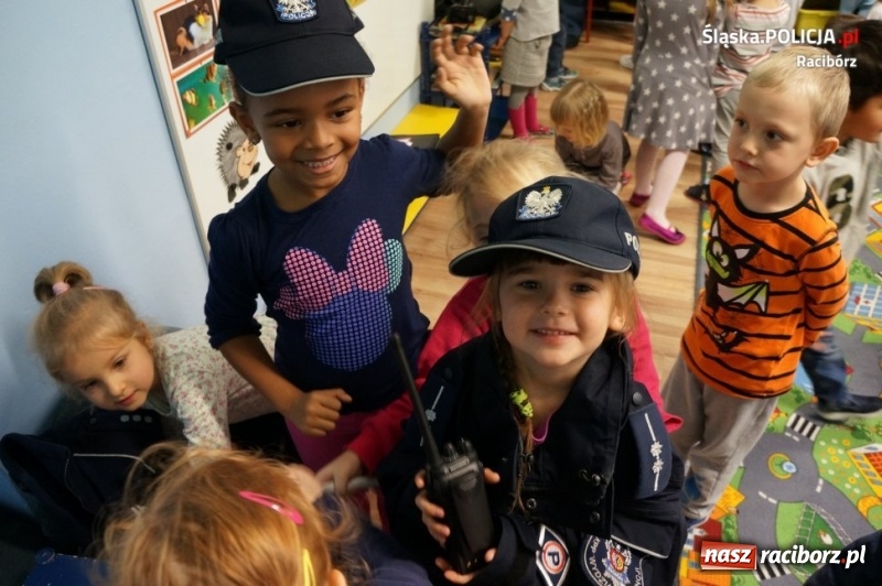 Zdjęcie w galerii na portalu naszraciborz.pl: Policjanci odwiedzili kolejne raciborskie przedszkola  wiadomości z regionu