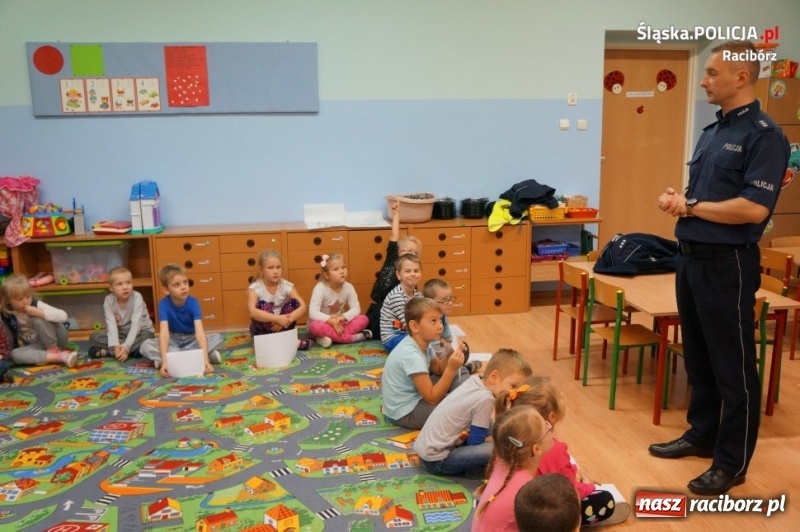 Zdjęcie w galerii na portalu naszraciborz.pl: Policjanci odwiedzili kolejne raciborskie przedszkola  wiadomości z regionu