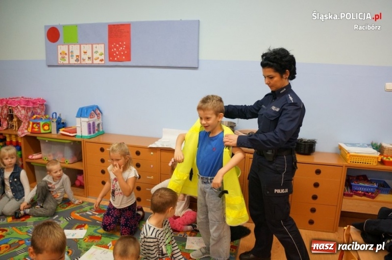 Zdjęcie w galerii na portalu naszraciborz.pl: Policjanci odwiedzili kolejne raciborskie przedszkola  wiadomości z regionu