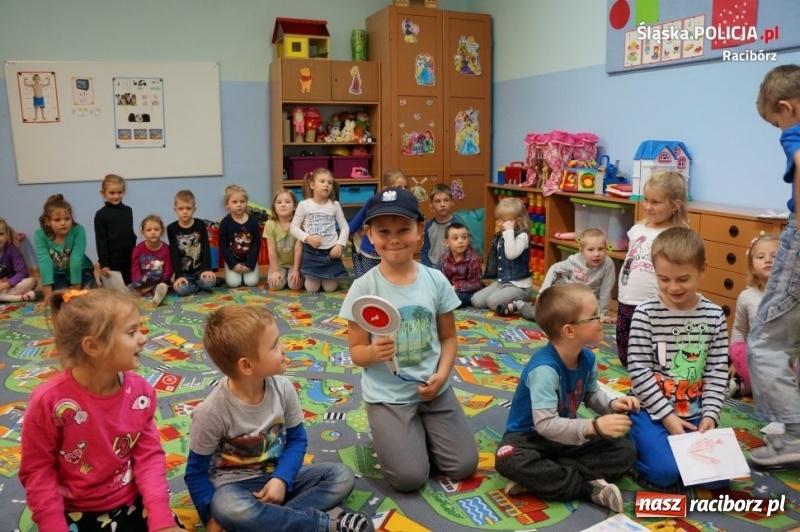Zdjęcie w galerii na portalu naszraciborz.pl: Policjanci odwiedzili kolejne raciborskie przedszkola  wiadomości z regionu
