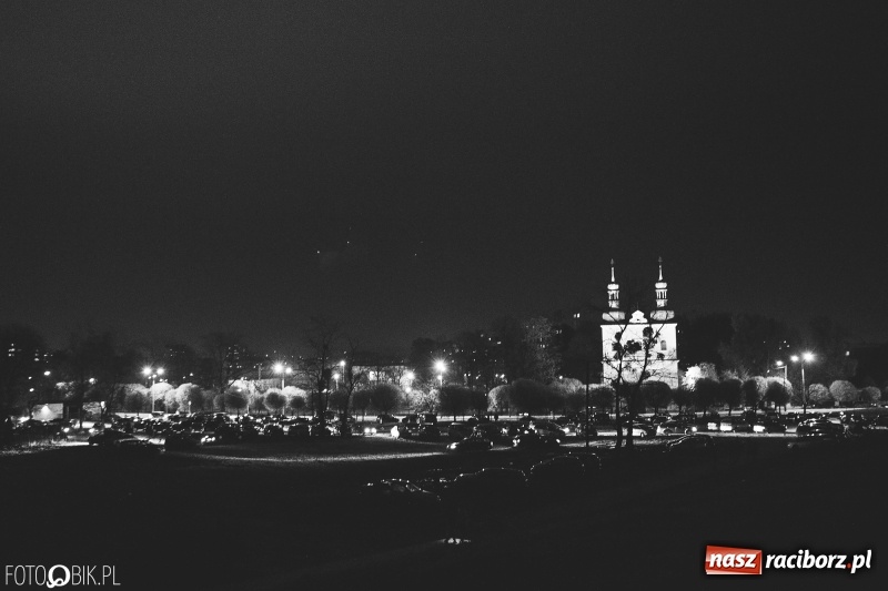 Zdjęcie w galerii na portalu naszraciborz.pl: Cmentarz Jeruzalem wieczorową porą. Miejsce zadumy i wspomnień wiadomości z regionu