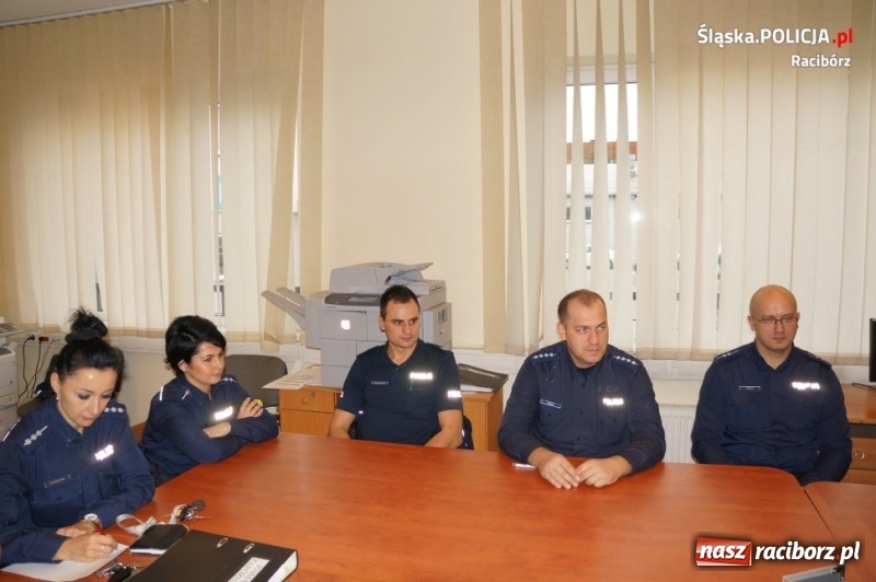 Zdjęcie w galerii na portalu naszraciborz.pl: Zastępca komendanta spotkał się z dzielnicowymi wiadomości z regionu