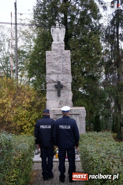 Zdjęcie w galerii na portalu naszraciborz.pl: Raciborscy policjanci oddali hołd policjantom zamordowanym w Ostaszkowie wiadomości z regionu