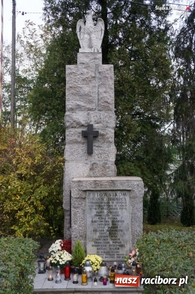 Zdjęcie w galerii na portalu naszraciborz.pl: Raciborscy policjanci oddali hołd policjantom zamordowanym w Ostaszkowie wiadomości z regionu