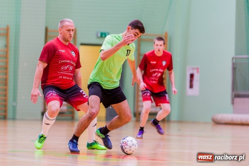 Zdjęcie w galerii na portalu naszraciborz.pl: Początek sezonu Halowej Ligi Piłki Nożnej w Raciborzu wiadomości z regionu