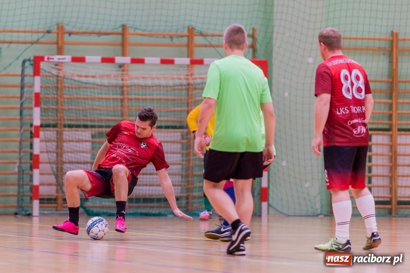 Zdjęcie w galerii na portalu naszraciborz.pl: Początek sezonu Halowej Ligi Piłki Nożnej w Raciborzu wiadomości z regionu