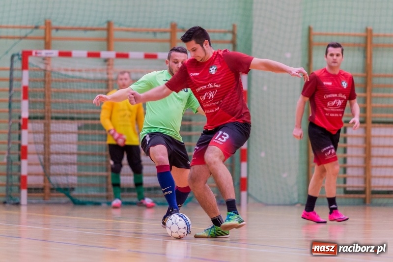 Zdjęcie w galerii na portalu naszraciborz.pl: Początek sezonu Halowej Ligi Piłki Nożnej w Raciborzu wiadomości z regionu