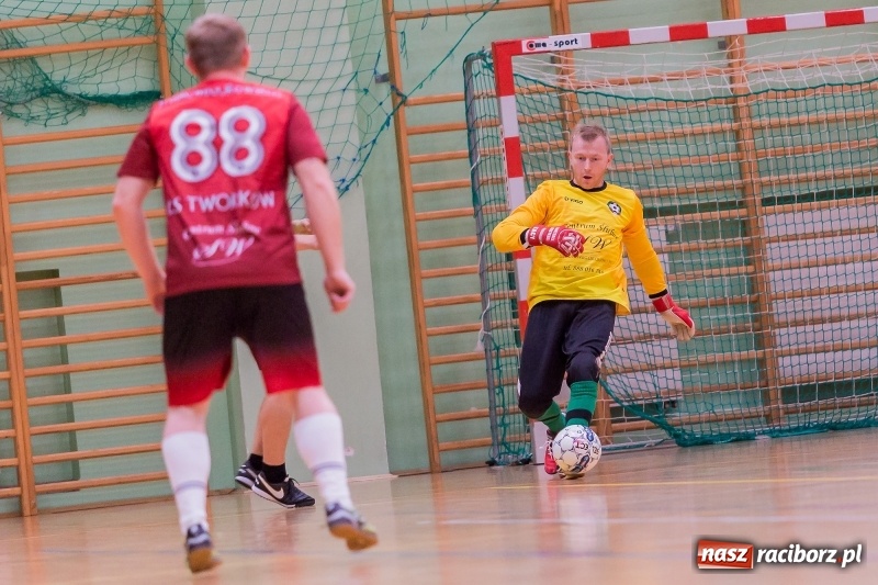 Zdjęcie w galerii na portalu naszraciborz.pl: Początek sezonu Halowej Ligi Piłki Nożnej w Raciborzu wiadomości z regionu