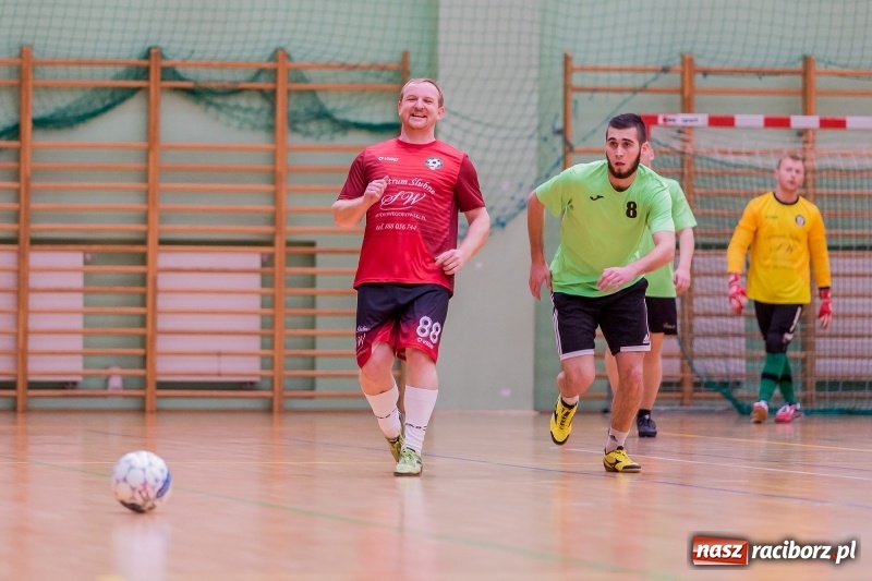 Zdjęcie w galerii na portalu naszraciborz.pl: Początek sezonu Halowej Ligi Piłki Nożnej w Raciborzu wiadomości z regionu