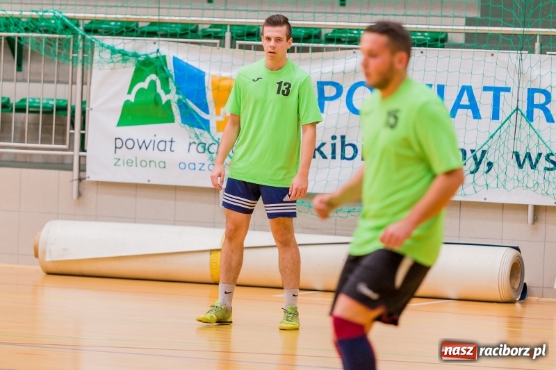 Zdjęcie w galerii na portalu naszraciborz.pl: Początek sezonu Halowej Ligi Piłki Nożnej w Raciborzu wiadomości z regionu