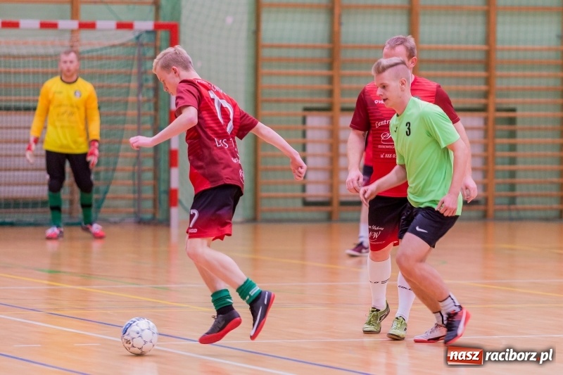 Zdjęcie w galerii na portalu naszraciborz.pl: Początek sezonu Halowej Ligi Piłki Nożnej w Raciborzu wiadomości z regionu