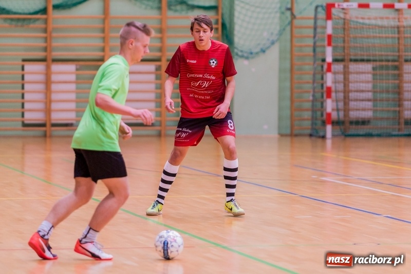 Zdjęcie w galerii na portalu naszraciborz.pl: Początek sezonu Halowej Ligi Piłki Nożnej w Raciborzu wiadomości z regionu
