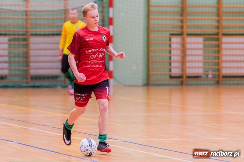 Zdjęcie w galerii na portalu naszraciborz.pl: Początek sezonu Halowej Ligi Piłki Nożnej w Raciborzu wiadomości z regionu