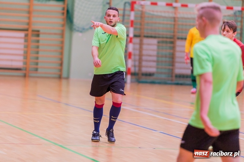 Zdjęcie w galerii na portalu naszraciborz.pl: Początek sezonu Halowej Ligi Piłki Nożnej w Raciborzu wiadomości z regionu